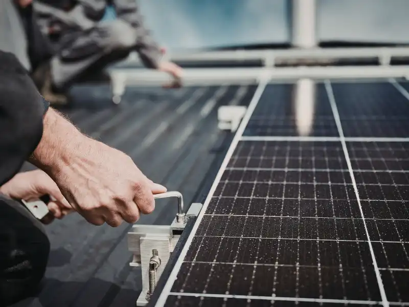 What’s Included in the Installation Process (Roof Tearoff, Third-Party Installers, Timelines)