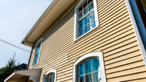 Siding end of life signs on a Mount Vernon Ohio home